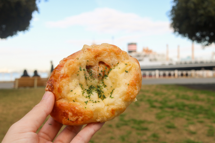 山下公園や港の見える丘公園で食べるのもおすすめ